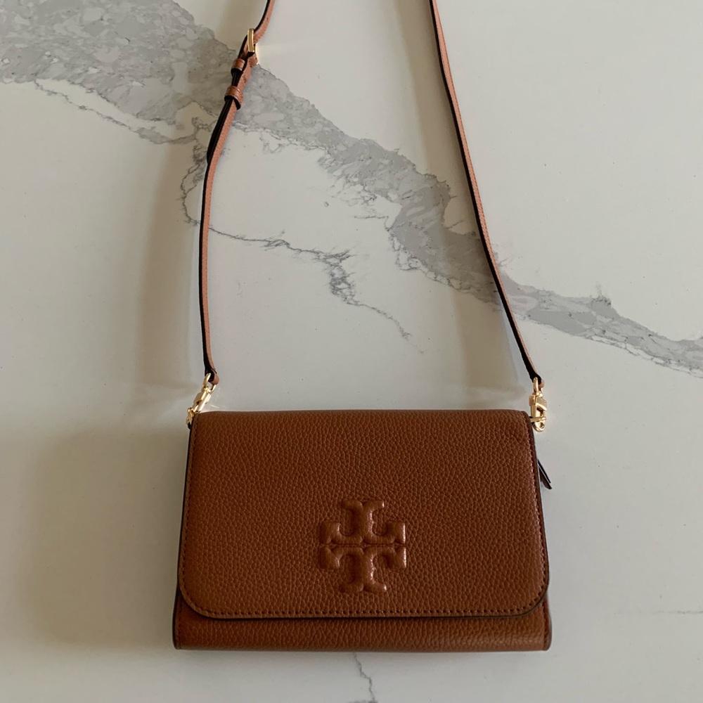 Brand new never used never used Tory Burch crossbody. No tags.